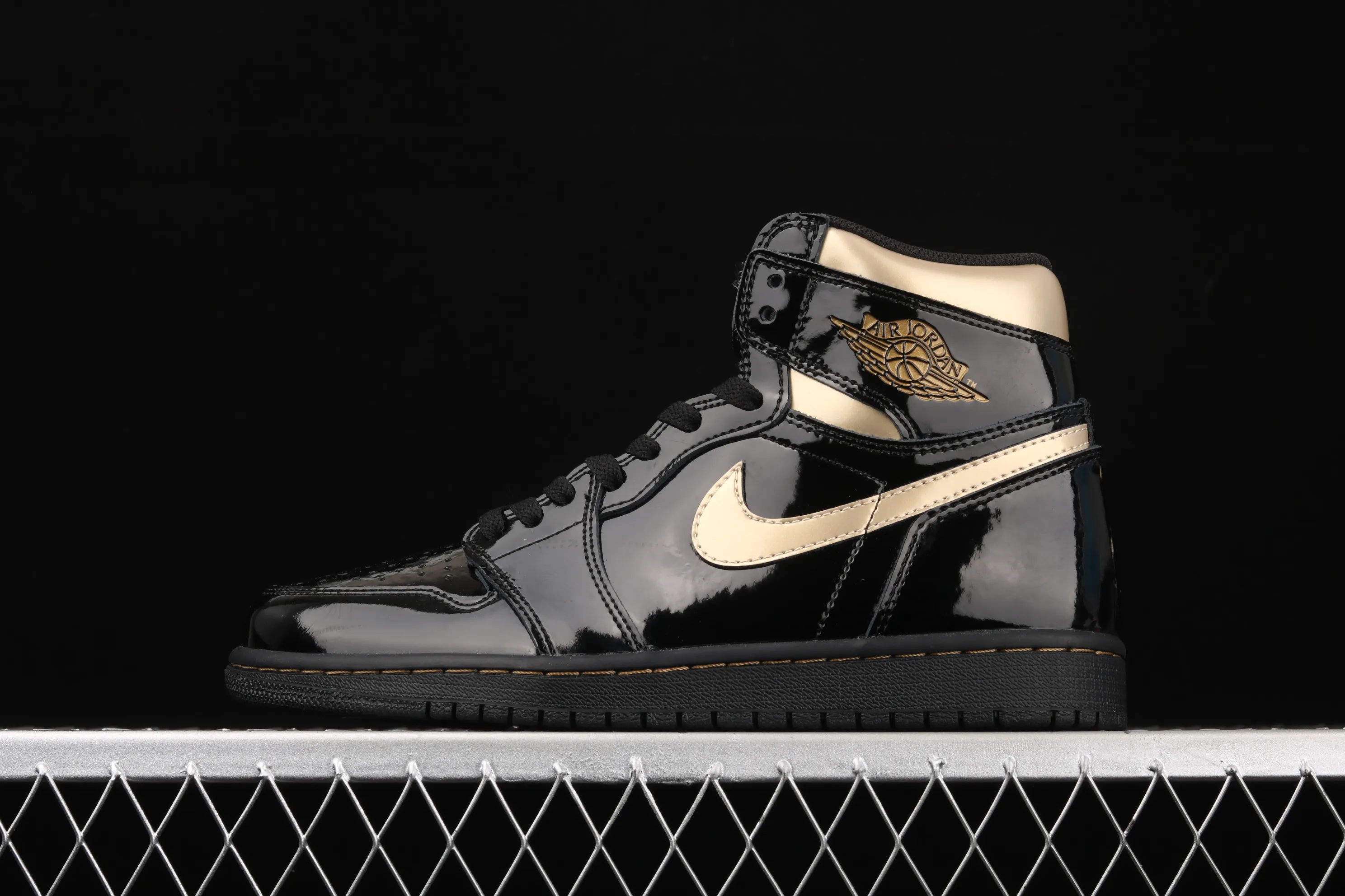 All categories Air Jordan Jordan series basketball shoes Air Jordan 1 High X version Air Jordan 1 High OG "Black/Metallic Gold" AJ1 Joe 1 patent leather black gold 555088-032